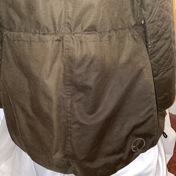 LIKE NEW ARITZIA COMMUNITY PARKA - Picture 4 of 13